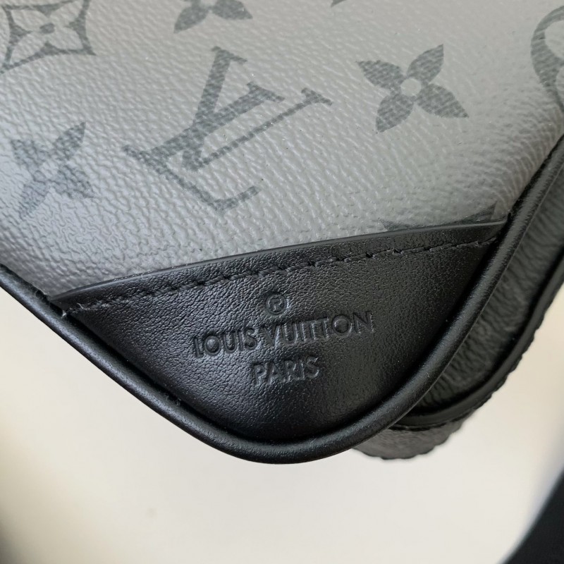 L0*is V*t0n Trio New Men’s colour-matching postman bag M69443  Size：25*18.5*7cm