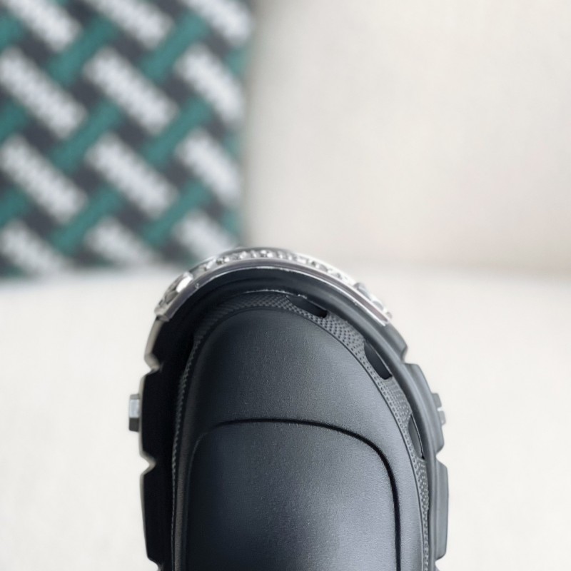 Ba*len*cia*ga Cr*0*s