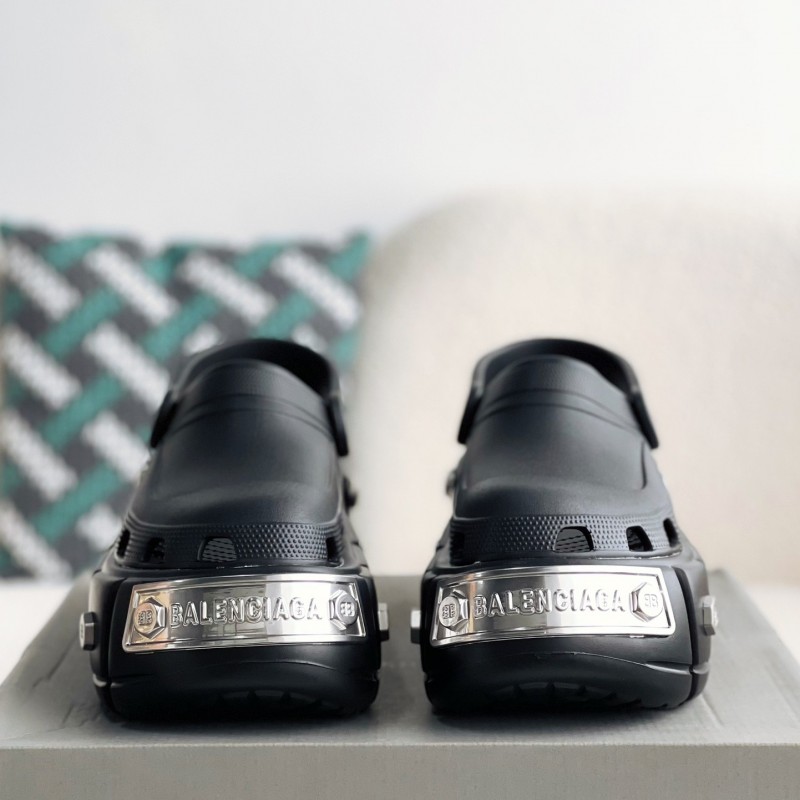 Ba*len*cia*ga Cr*0*s