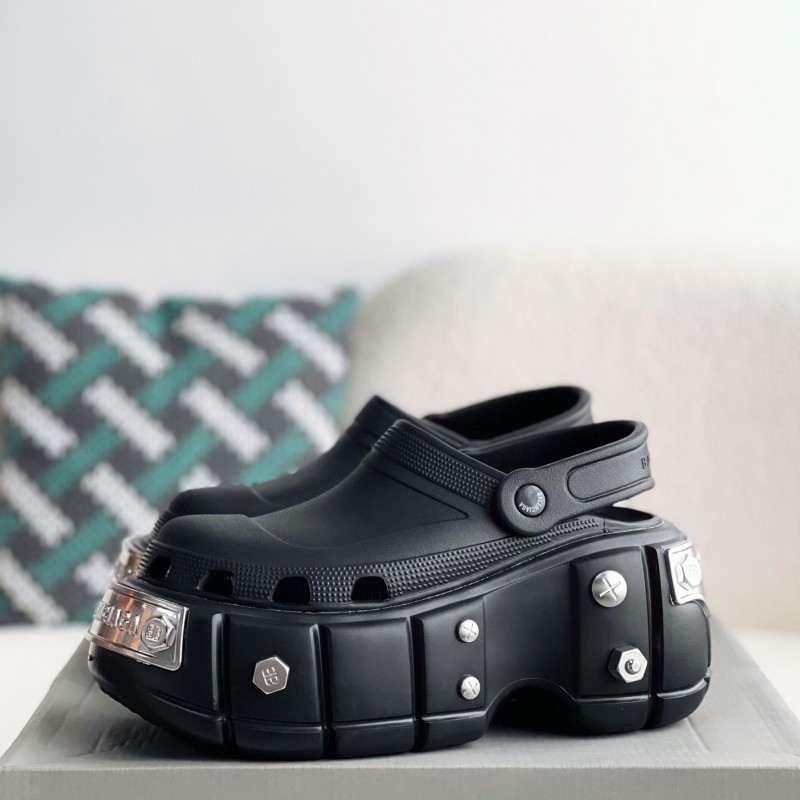 Ba*len*cia*ga Cr*0*s