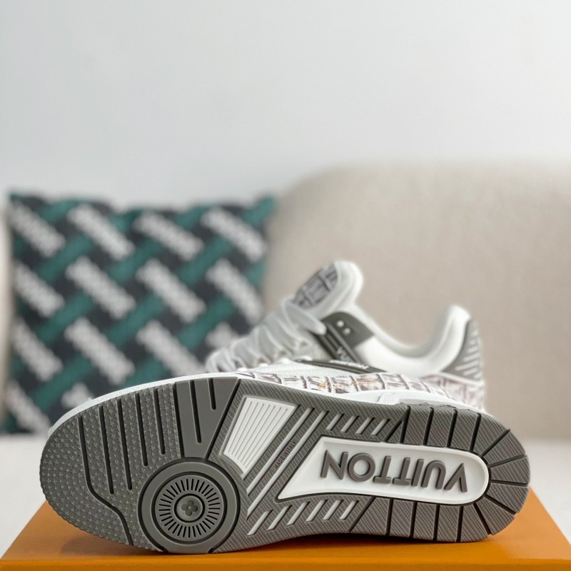 L0*is V*t0n TRAINER SNEAKERS