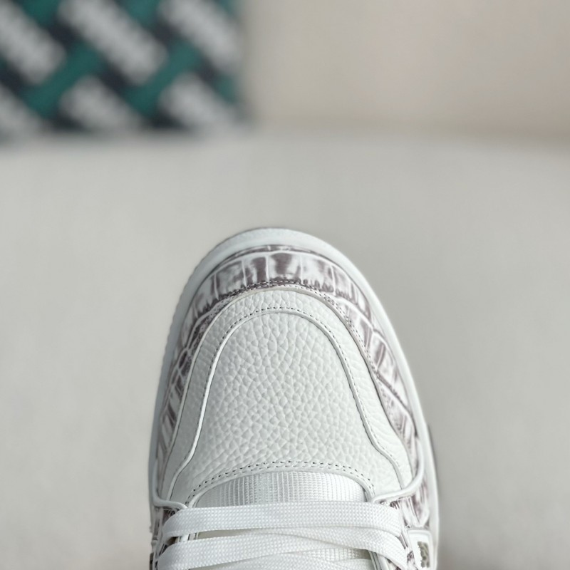 L0*is V*t0n TRAINER SNEAKERS