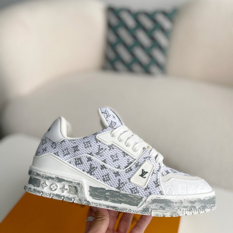 L0*is V*t0n TRAINER SNEAKERS