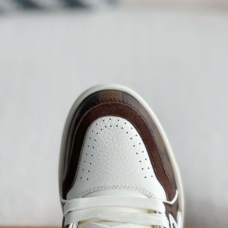 L0*is V*t0n TRAINER SNEAKERS