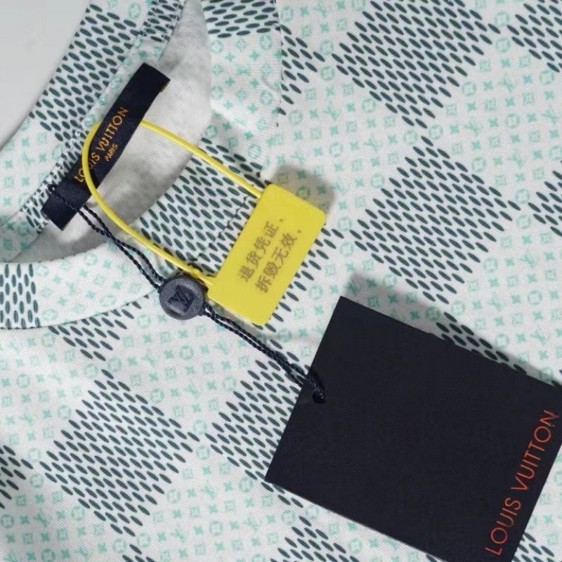 L0*is V*t0n checkered T-shirt