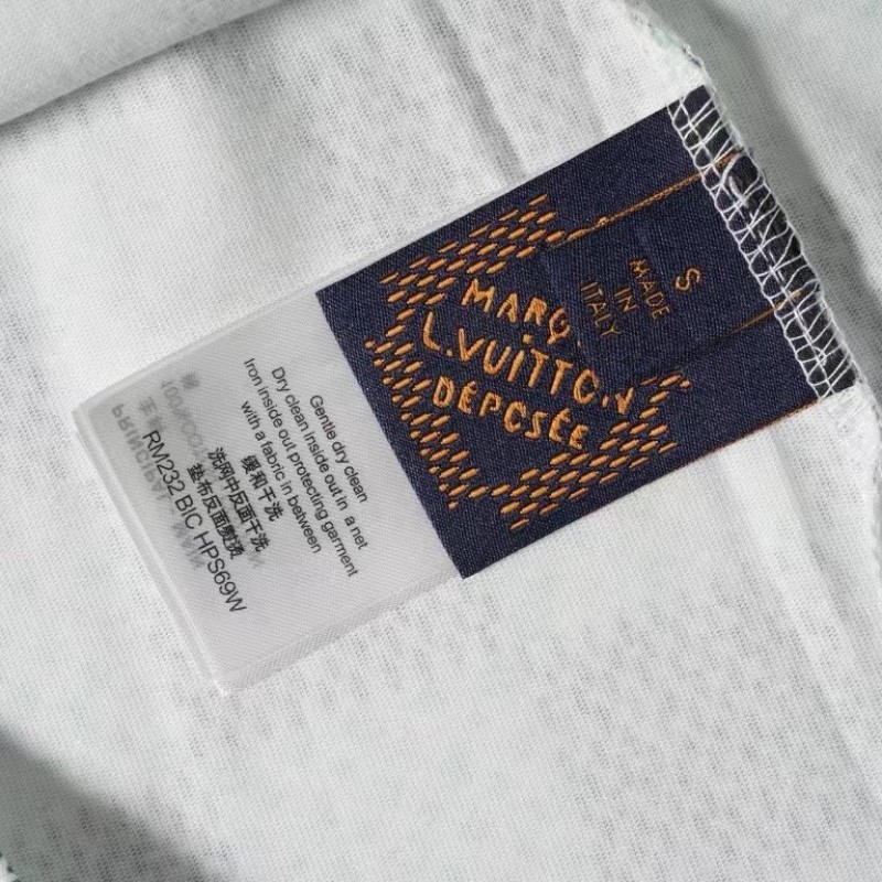 L0*is V*t0n checkered T-shirt