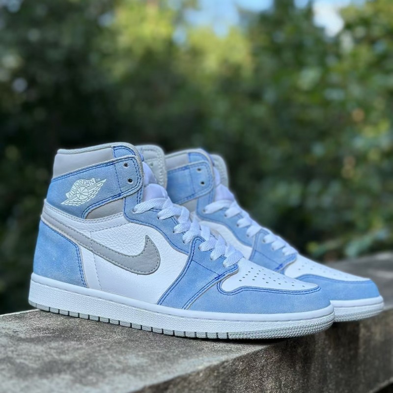 Air Jordan 1 Retro High Hyper Royal Smoke Grey