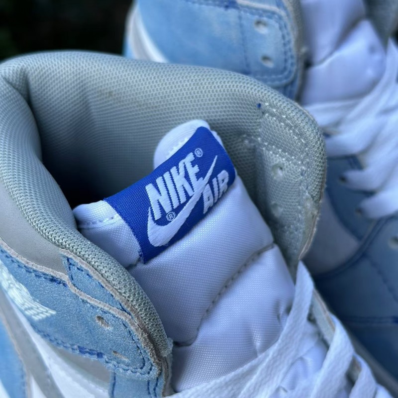 Air Jordan 1 Retro High Hyper Royal Smoke Grey