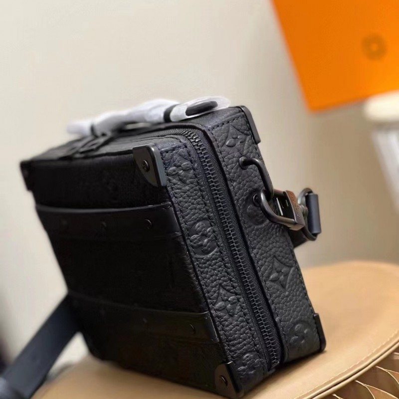 L0*is V*t0n Petite Malle