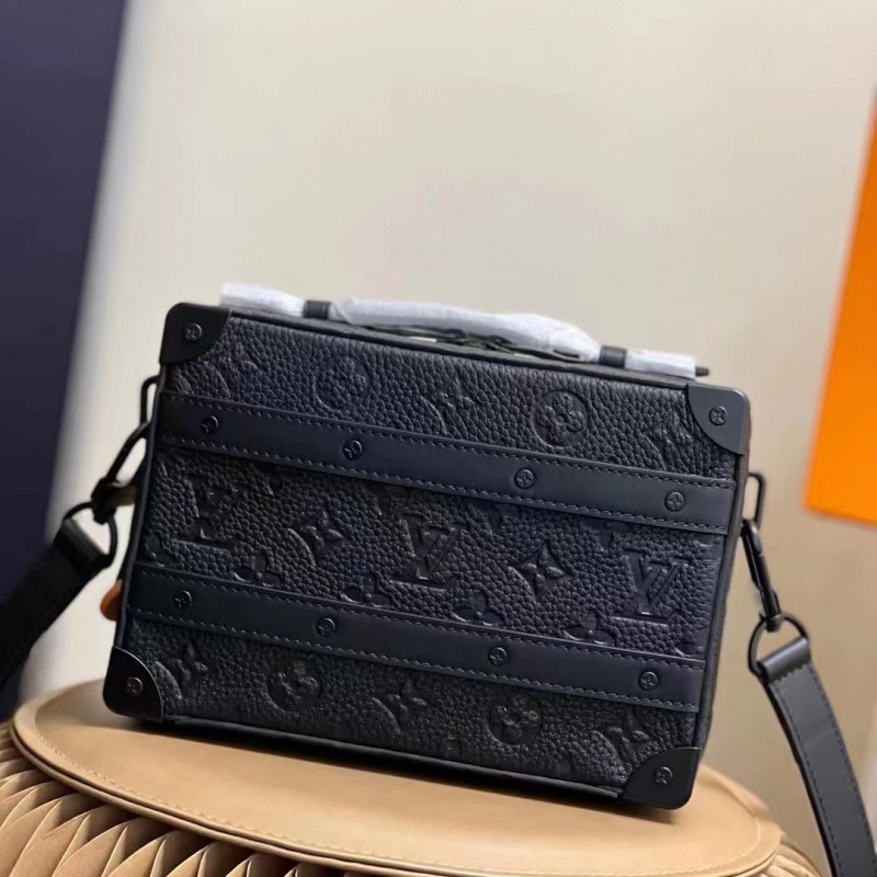 L0*is V*t0n Petite Malle