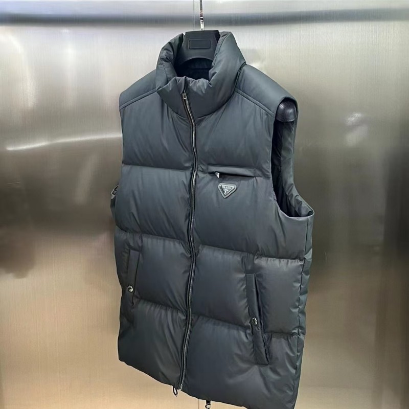 Pra*a white Go*e down vest