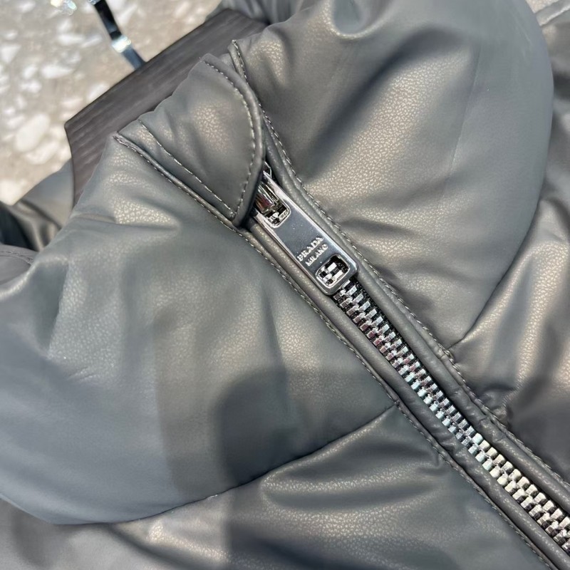 Pra*a white Go*e down vest