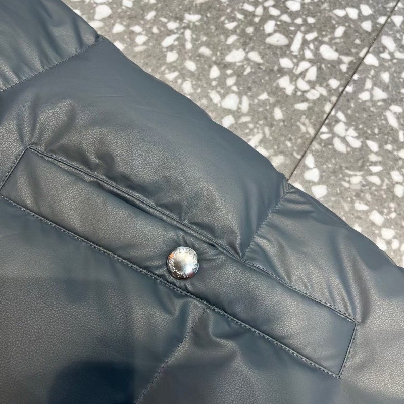 Pra*a white Go*e down vest