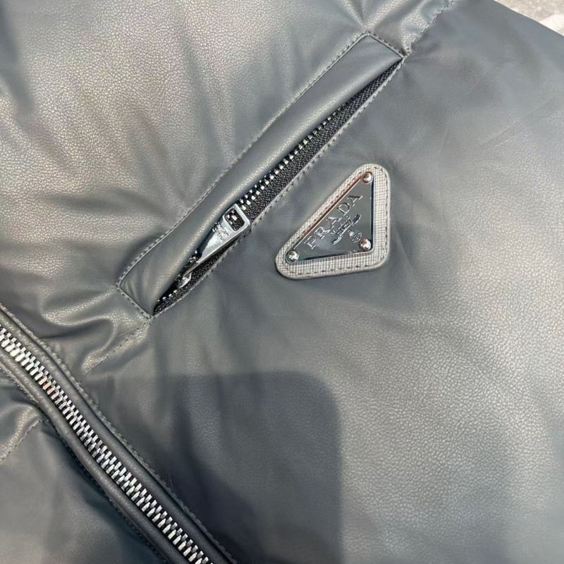 Pra*a white Go*e down vest