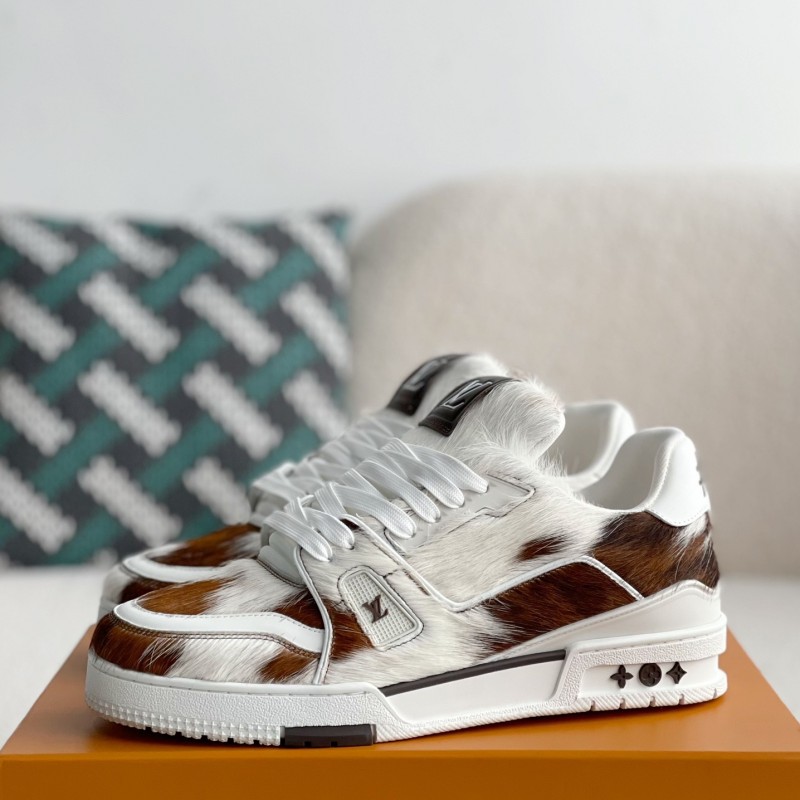 L0*is V*t0n TRAINER SNEAKERS