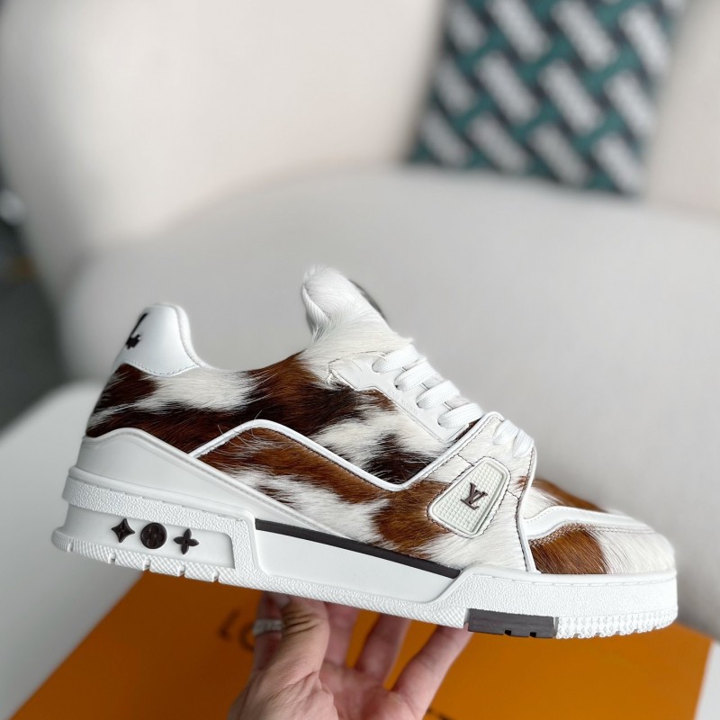 L0*is V*t0n TRAINER SNEAKERS