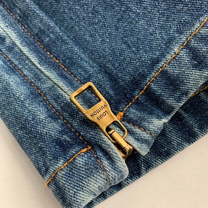 L0*is V*t0n  Costumes