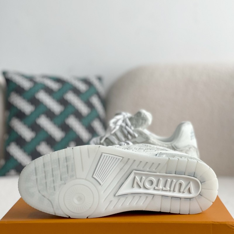 L0*is V*t0n TRAINER SNEAKERS