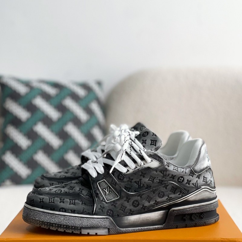 L0*is V*t0n TRAINER SNEAKERS