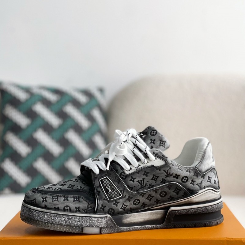 L0*is V*t0n TRAINER SNEAKERS