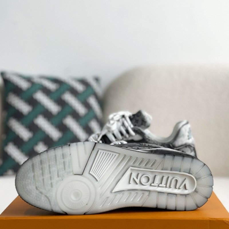 L0*is V*t0n TRAINER SNEAKERS