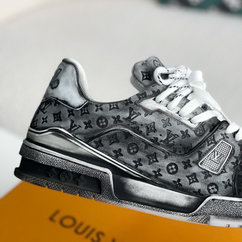 L0*is V*t0n TRAINER SNEAKERS