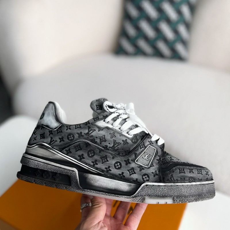 L0*is V*t0n TRAINER SNEAKERS
