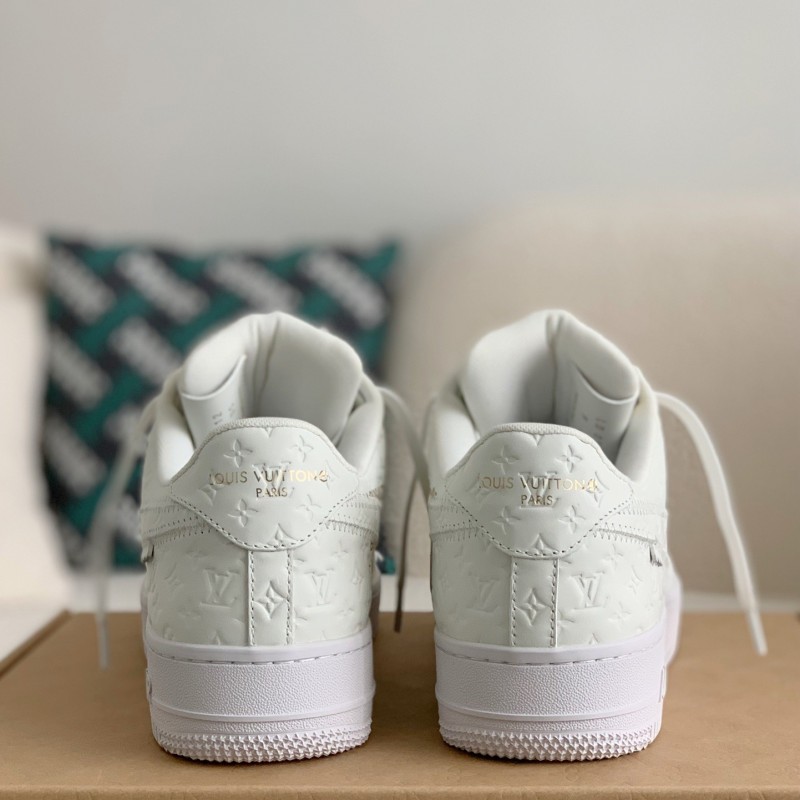 L0*is V*t0n × NIKE AIR FORCE 1 Sneaker