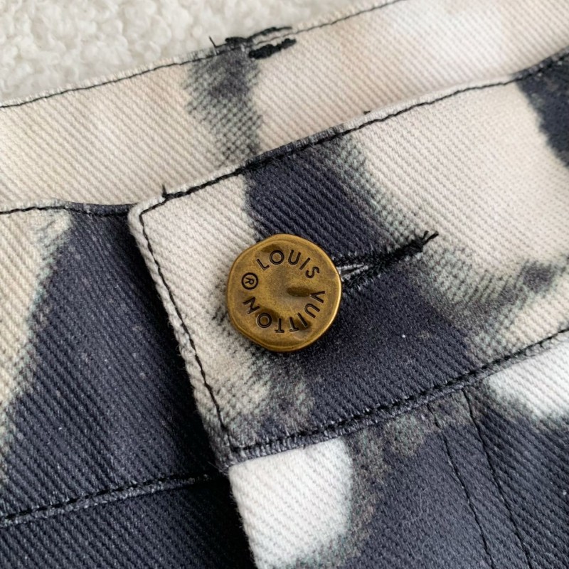 L0*is V*t0n  Costumes