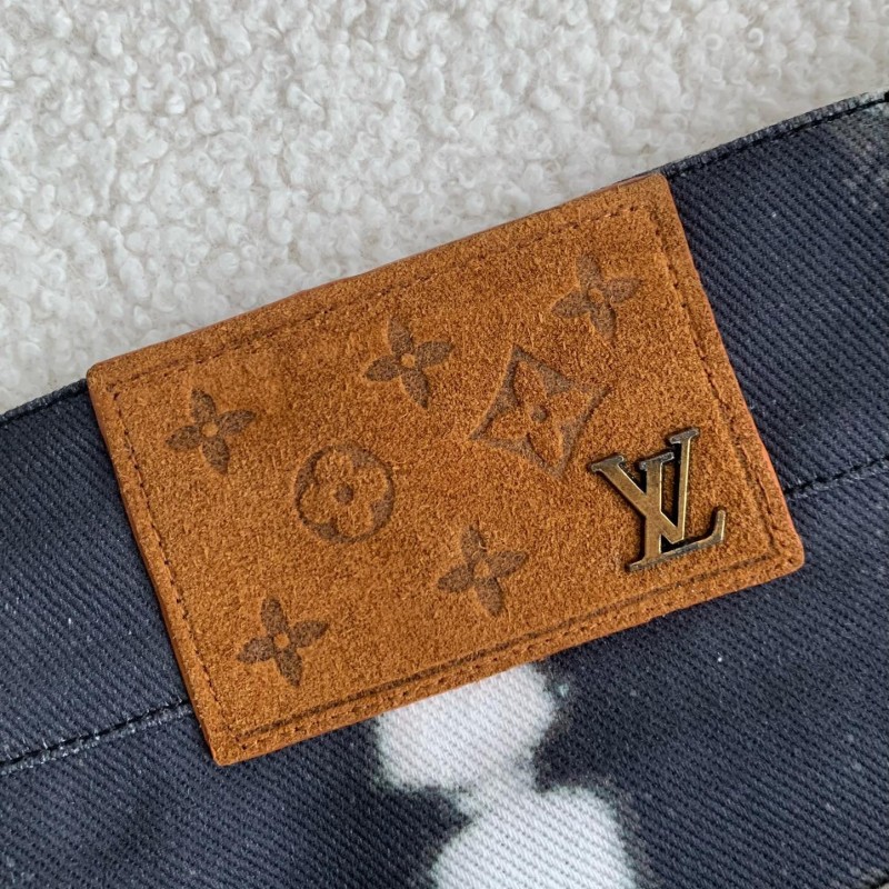 L0*is V*t0n  Costumes