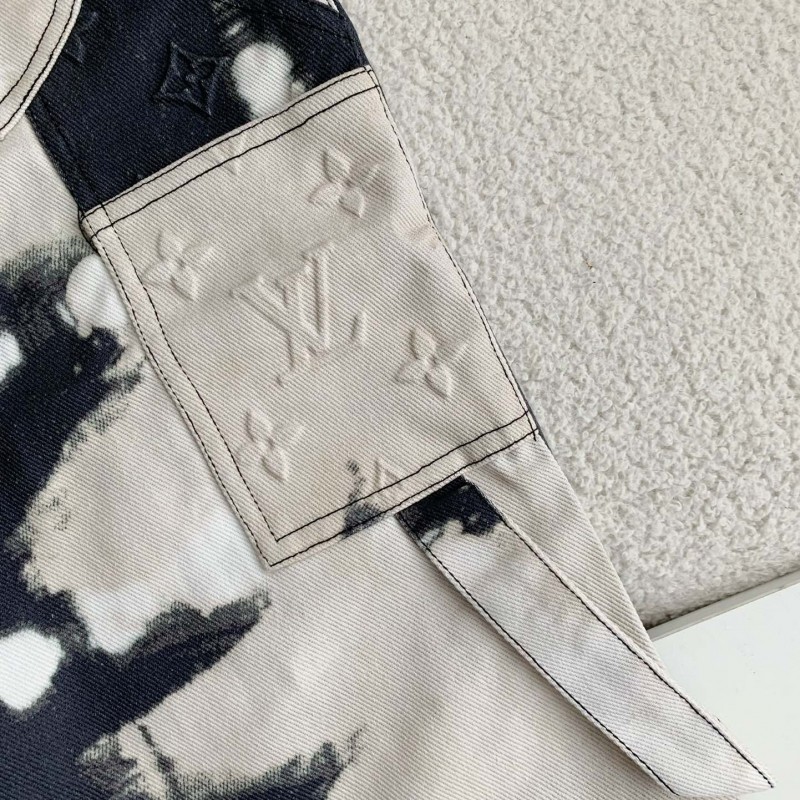 L0*is V*t0n  Costumes