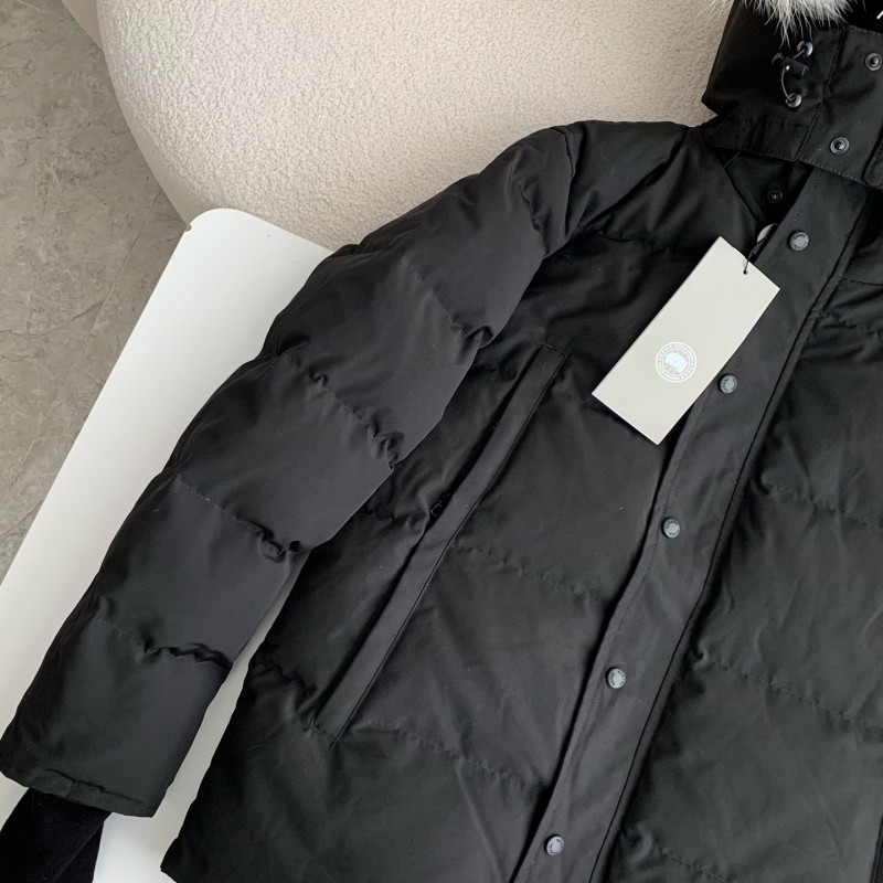 Can*a Go*e parka down jacket