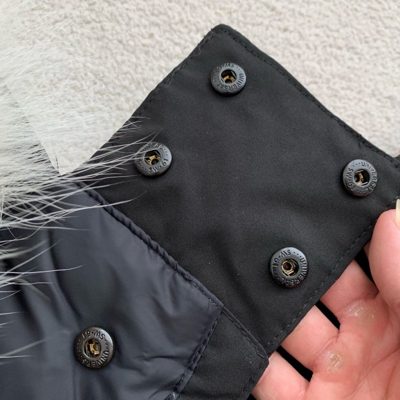 Can*a Go*e parka down jacket