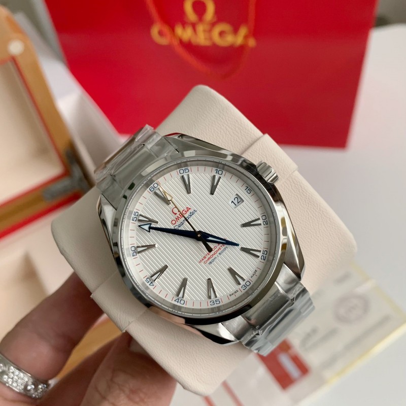 Om**a Seahorse Series AQUA TERRA  150-meter dive wristwatch,41.5mm