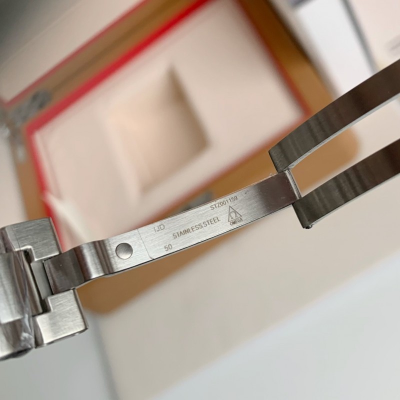 Om**a Seahorse Series Ocean Cosmos  Cup 600-meter dive wristwatch,43.5mm