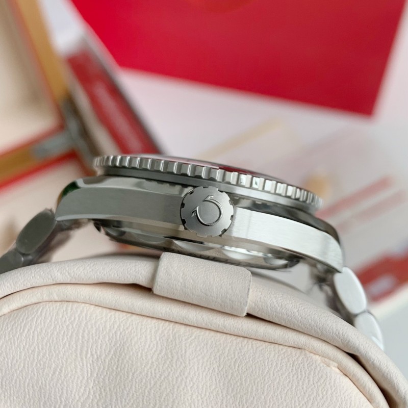 Om**a Seahorse Series Ocean Cosmos  Cup 600-meter dive wristwatch,43.5mm