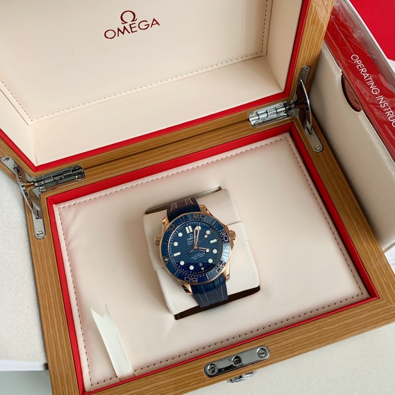 Om**a Seahorse Series 300-meter dive wristwatch,43.5mm