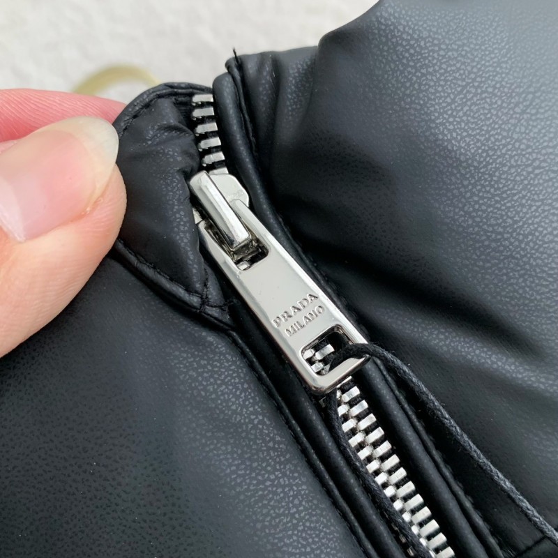 Pra*a white Go*e down vest