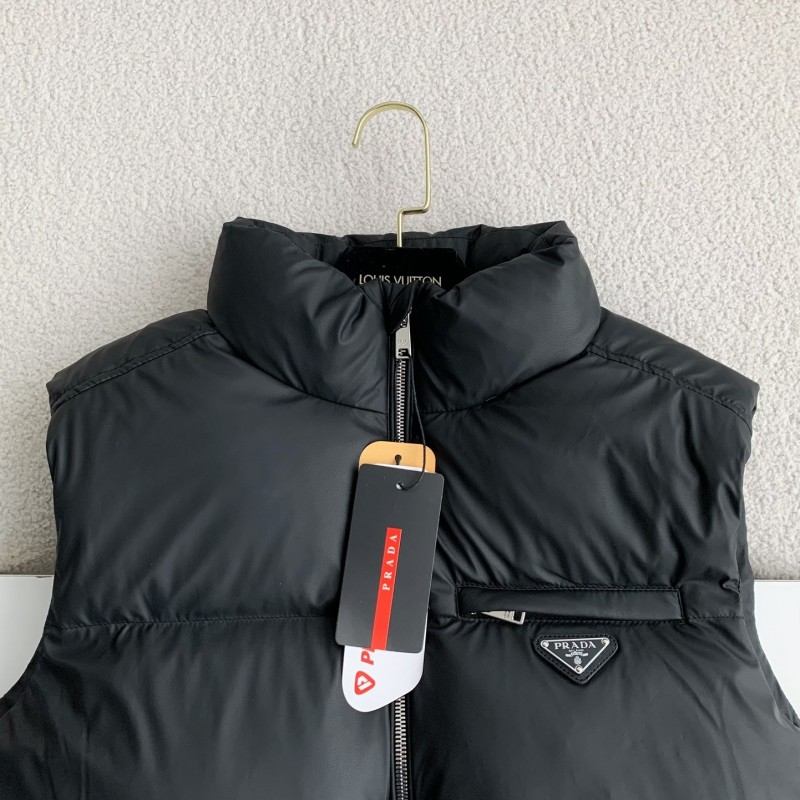 Pra*a white Go*e down vest