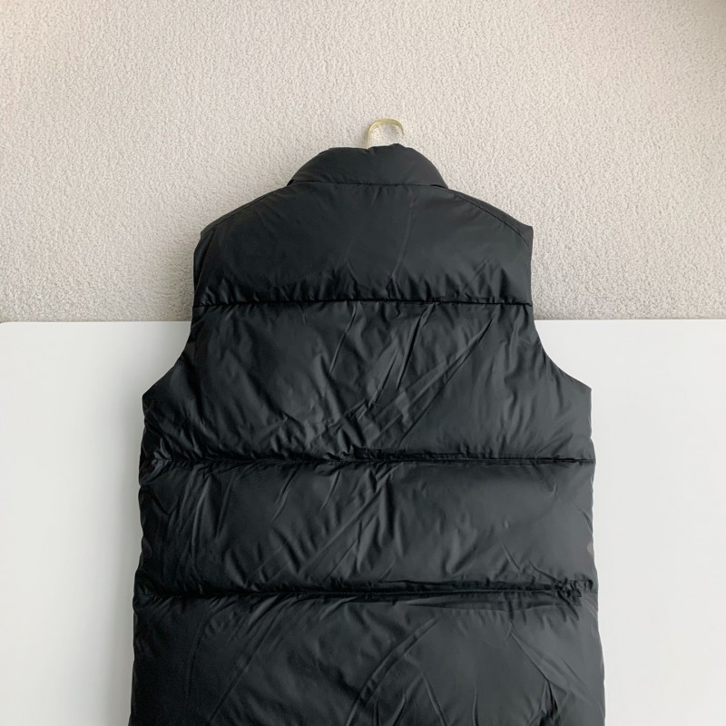 Pra*a white Go*e down vest