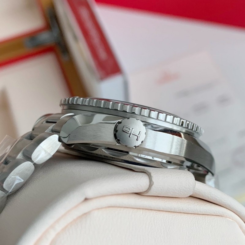 Om**a Seahorse Series Ocean Cosmos  Cup 600-meter dive wristwatch,43.5mm