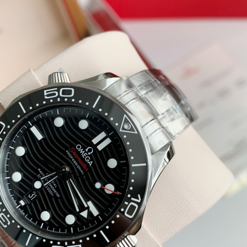 Om**a Seahorse Series 300-meter dive wristwatch,43.5mm