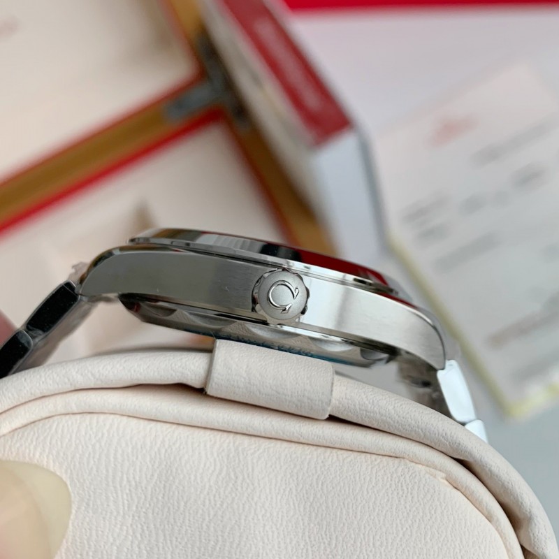 Om**a Seahorse Series AQUA TERRA  150-meter dive wristwatch,41mm