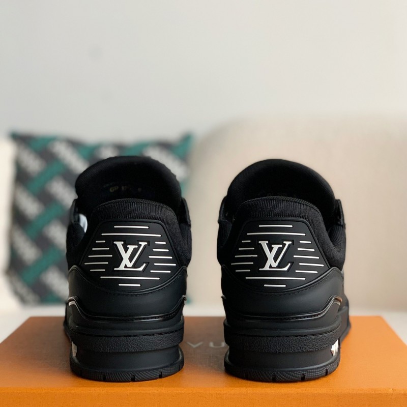 L0*is V*t0n TRAINER Sneakers