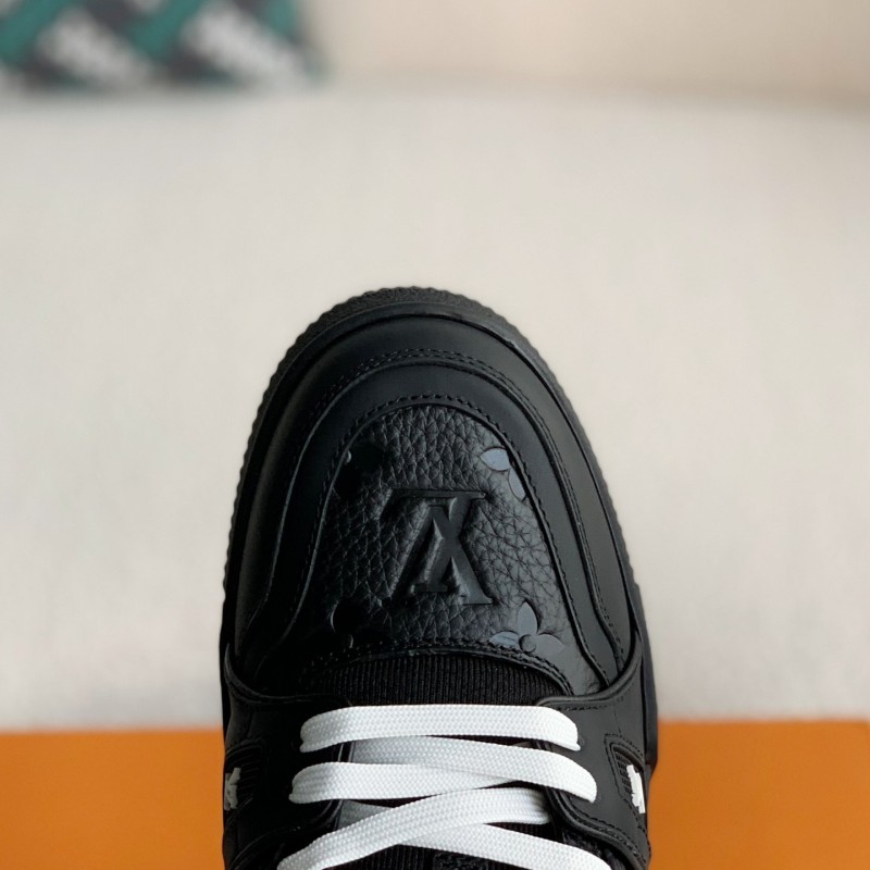 L0*is V*t0n TRAINER Sneakers