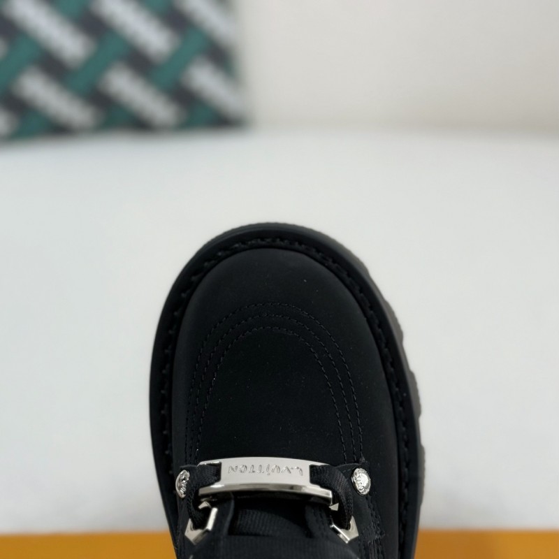 L0*is V*t0n Round toe lace-up boots