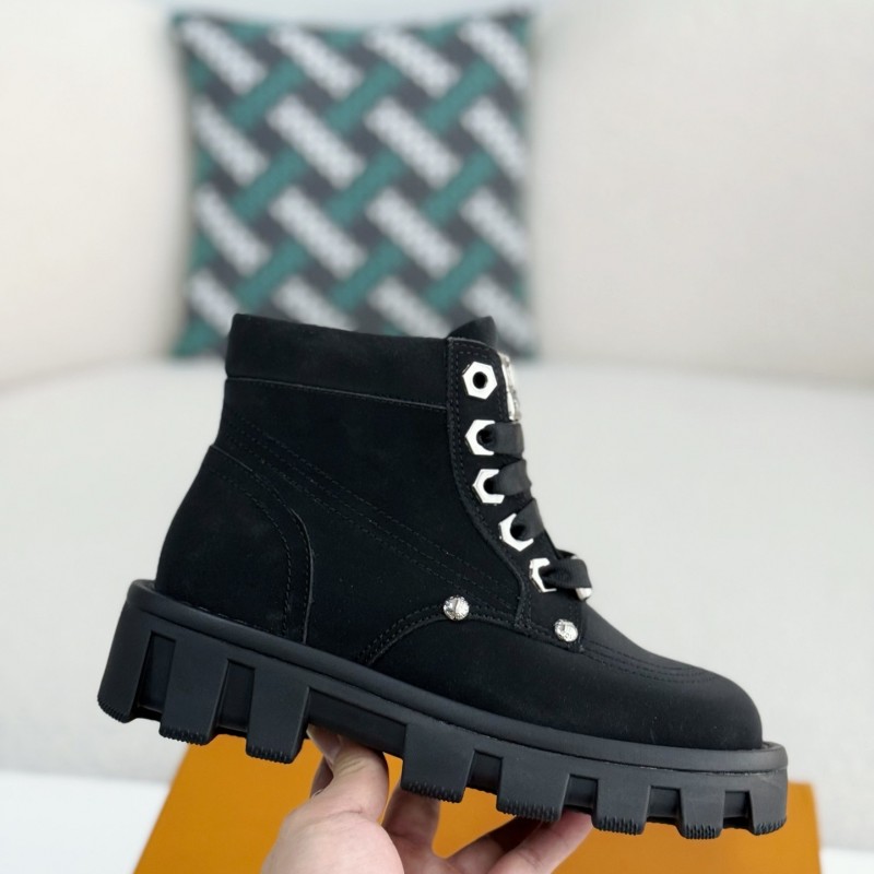 L0*is V*t0n Round toe lace-up boots