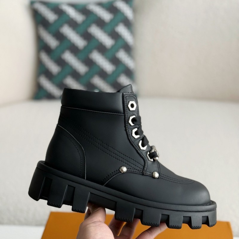 L0*is V*t0n Leather Round toe lace-up boots