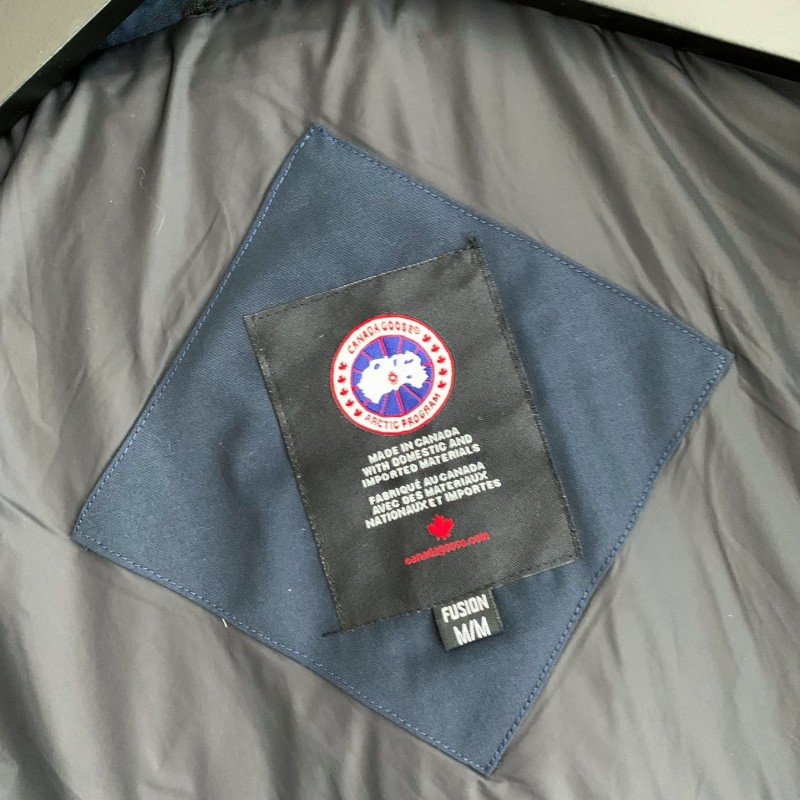 Can*a Go*e parka down jacket