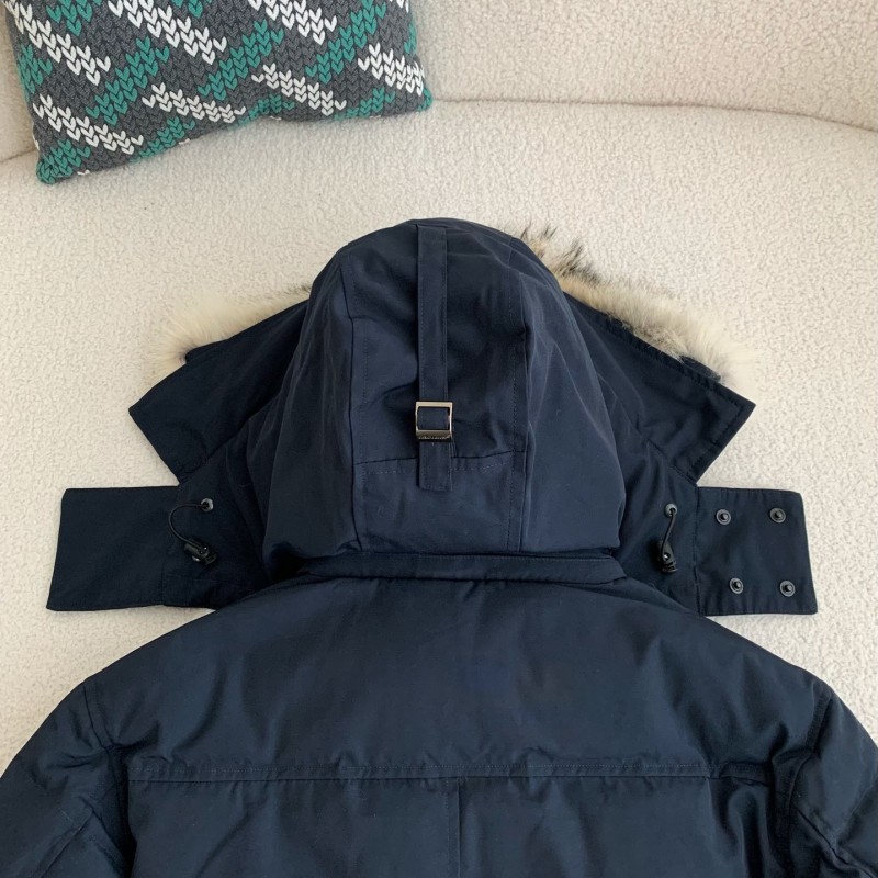 Can*a Go*e parka down jacket